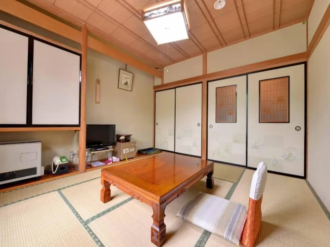 Economy room