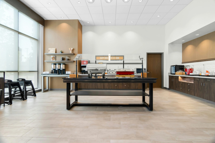 Hampton Inn Suites Chicago Medical District Uic photo 25