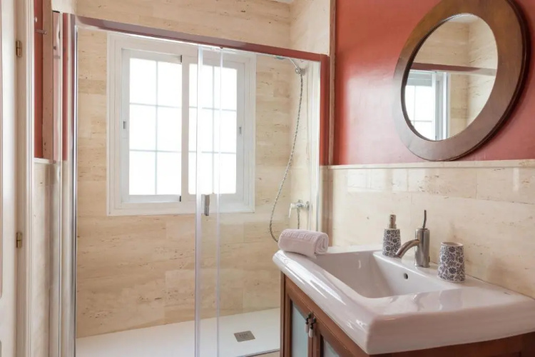 ML3C-Marble Penthouse-Prime location-High Ceilings
