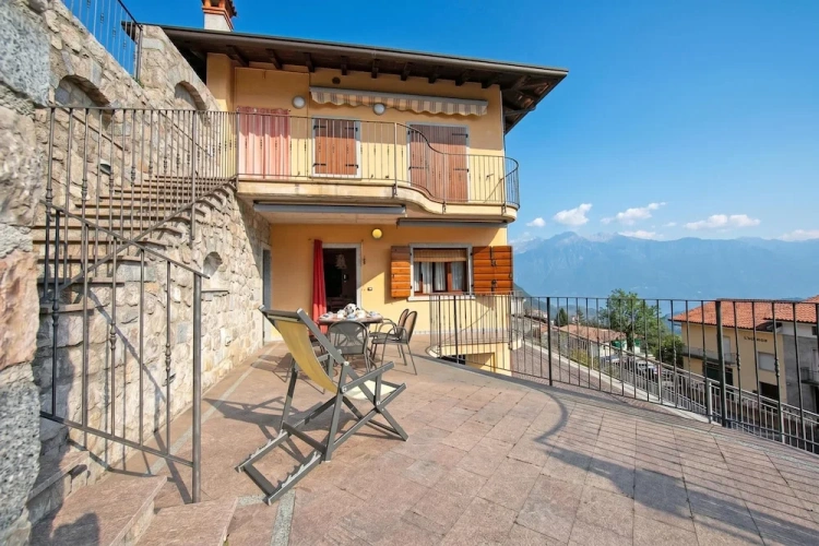 Family Apartment with mountain view