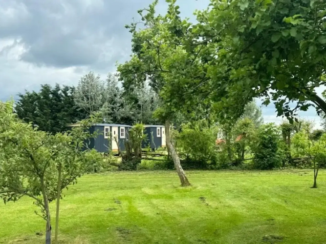 Shepherdshut-hot Tub-cotswolds-petfriendly