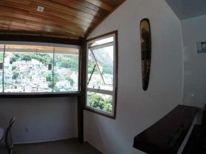 Aloha Club Hostel