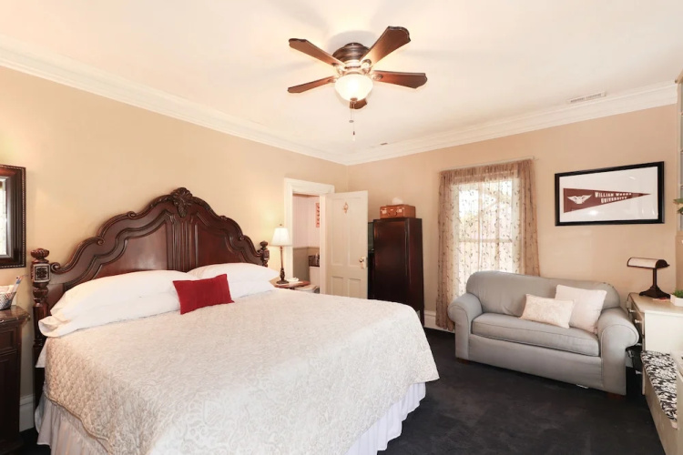 Loganberry Inn