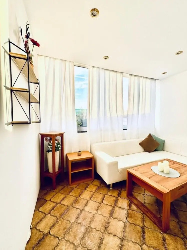 7 private Rooms in a spacious Villa