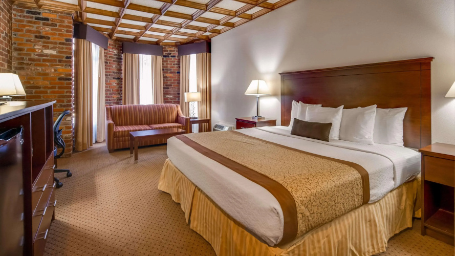 Best Western Plus Governor's Inn