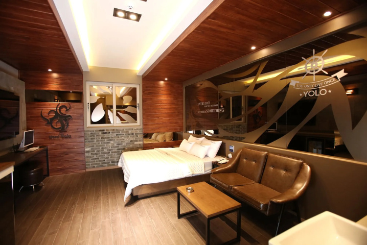 Hotel Yolo