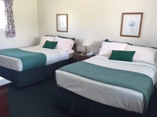 Rock Ledge Motel