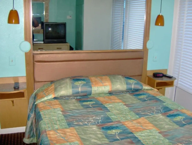 1 Bedroom Deluxe Suite with partial ocean view