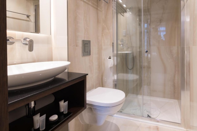 The Chilworth London Paddington [Ex-Shaftesbury Premier] photo 12