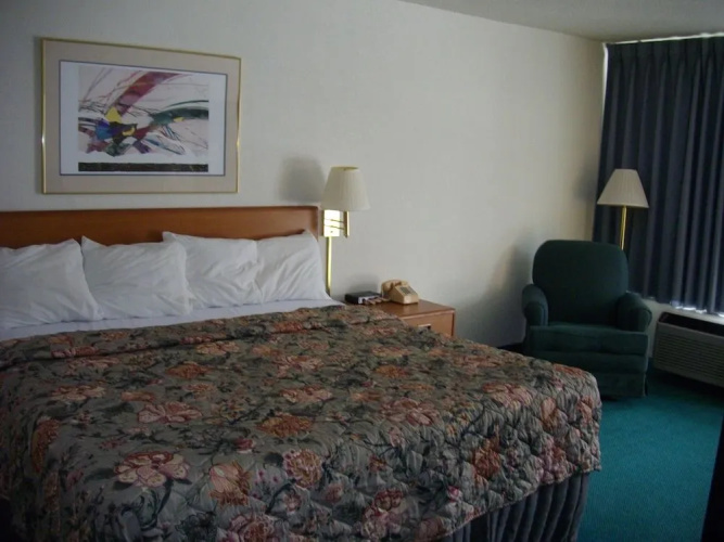 Macomb Inn