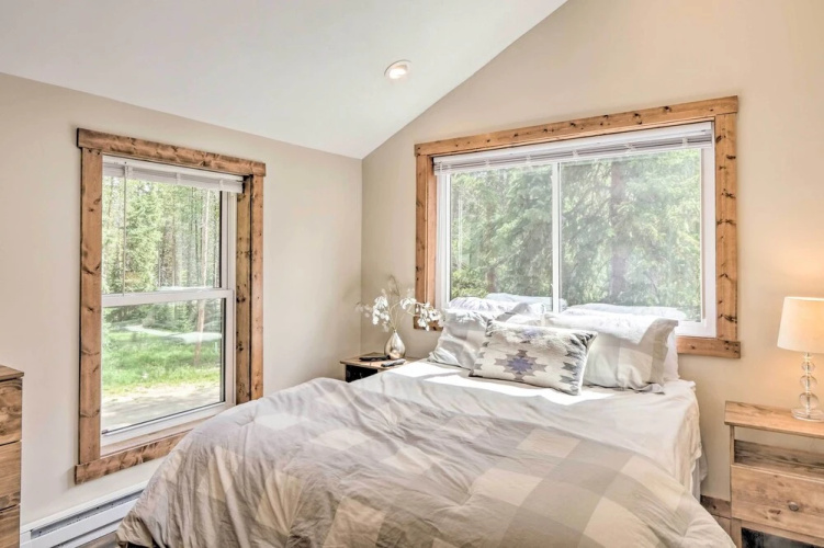 5 Mi to Ski Resort: Mtn-view Breck Home w/ Hot Tub