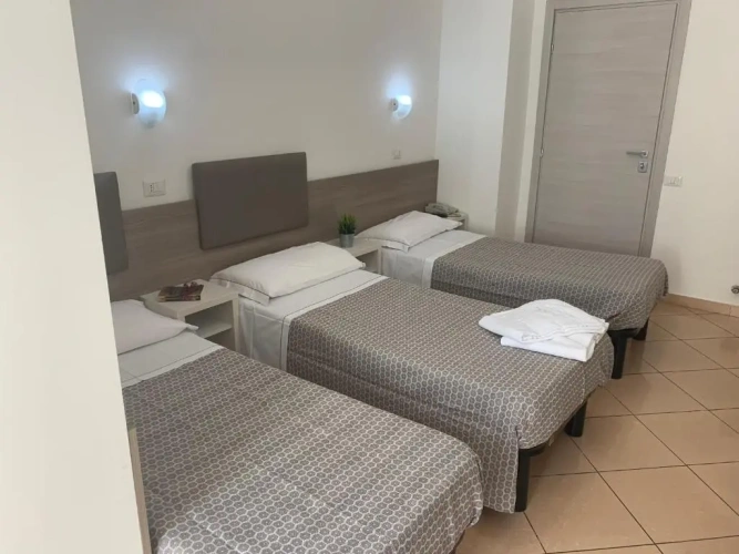 Standard Triple room