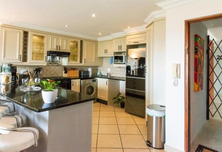 3 Bedrooms Apartment