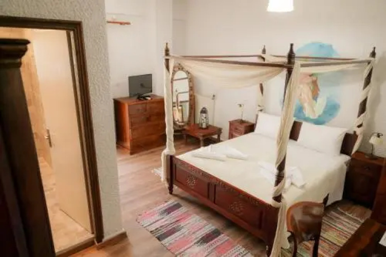 Akrotiri B&B