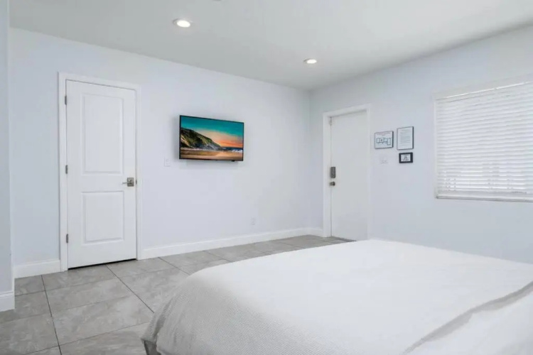 Bayshore Breeze 3 - King Bed, Kitchen, Parking