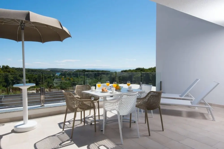 2 Bedrooms Deluxe Apartment with sea view