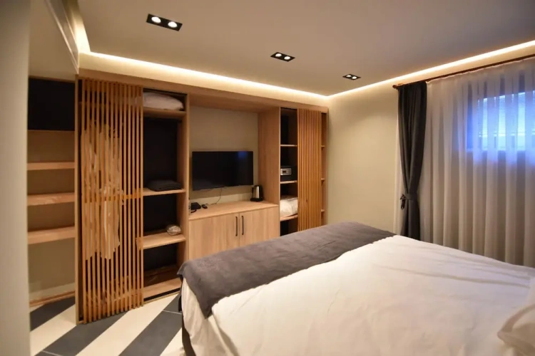 Standard Basement room