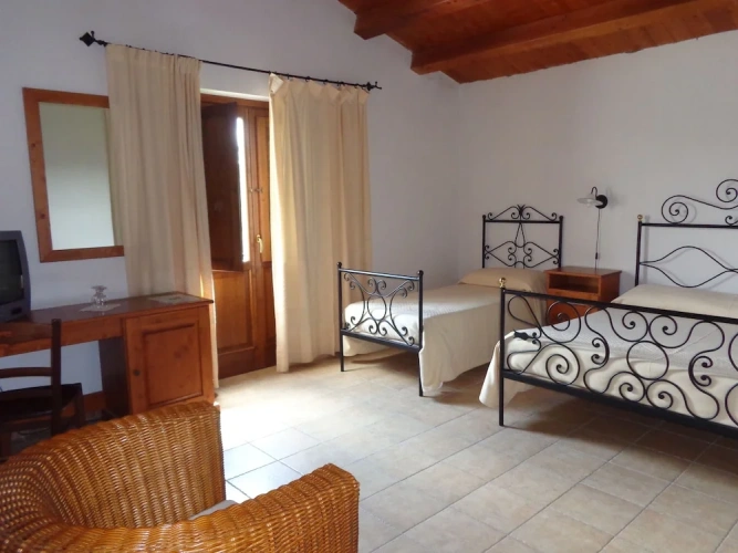 Standard Triple room