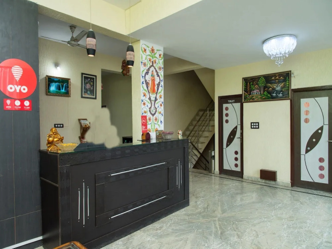 OYO 11716 Hotel Everest