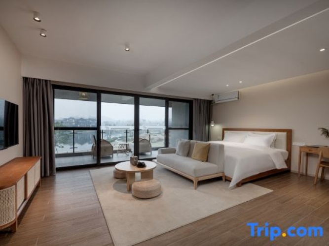 Standard Double room with lake view