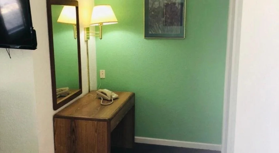 Woodridge Motel