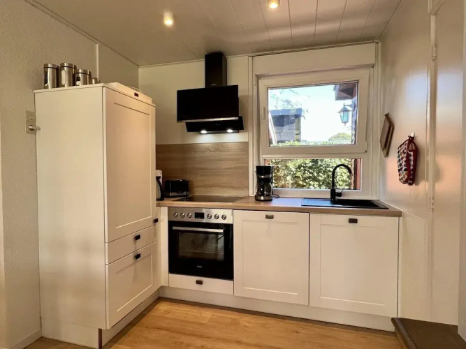 Spacious Bungalow With Garden in Park Eureka