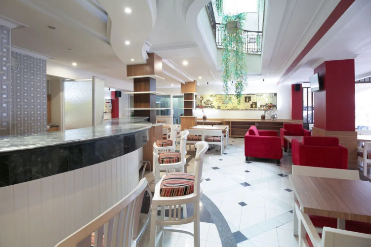 RedDoorz near Setrasari Mall 2