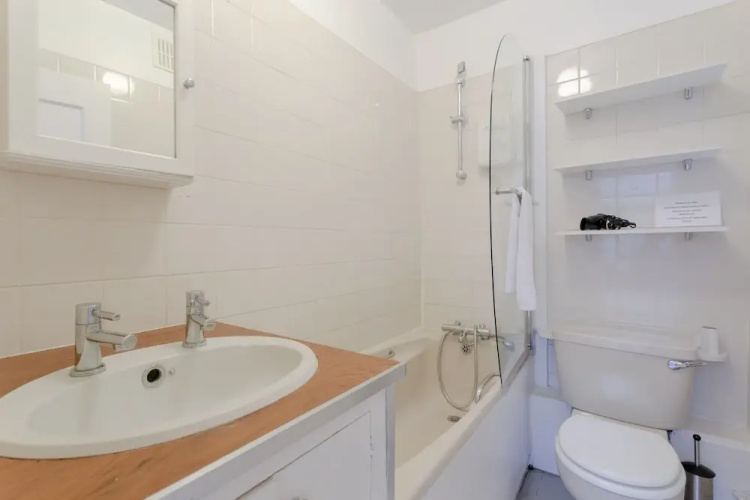 1 Bedroom Flat With Lofty Ceilings and Garden