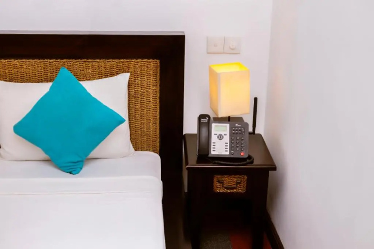 St. Lachlan Hotel & Suites
