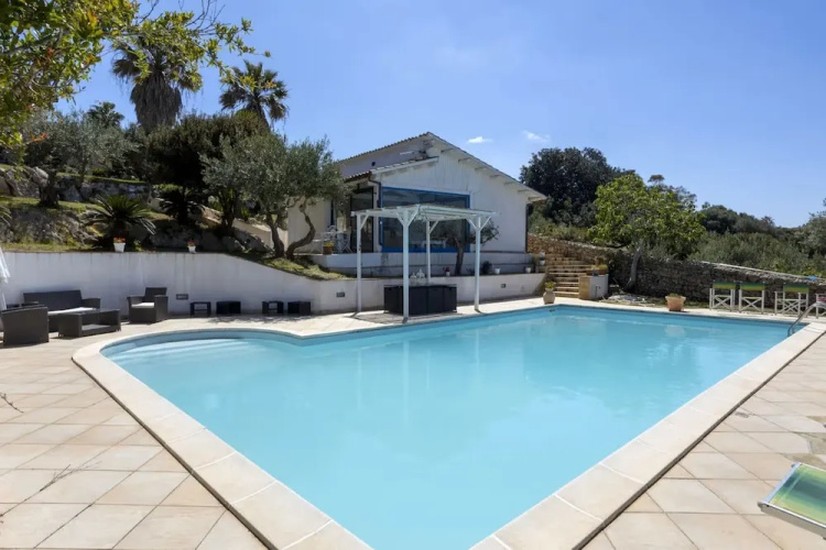 Villa Retreat With Mesmerizing sea View
