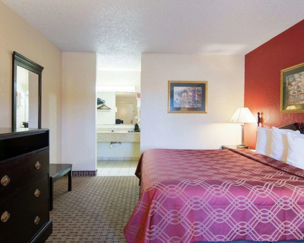 Red Roof Inn Pine Bluff