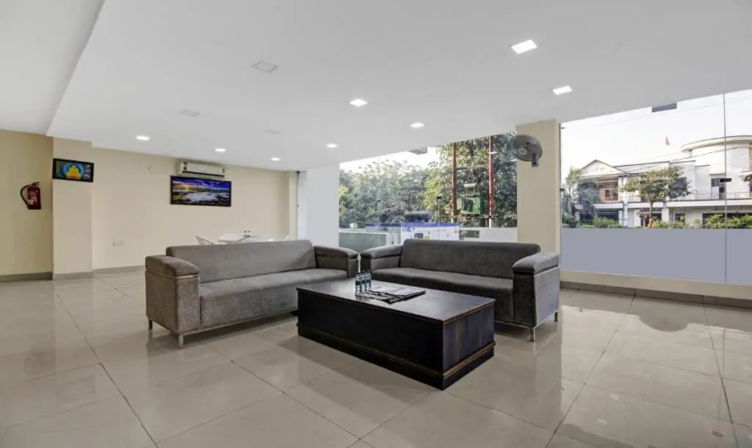Treebo Noida Grand