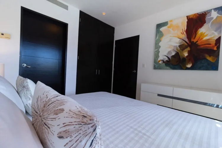 Elements Penthouse 6 3 Bedroom Condo by RedAwning