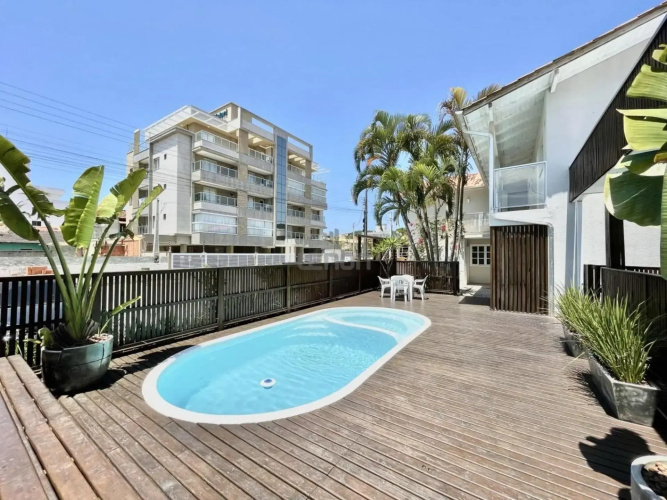 024 - Lindo Residencial com Piscina e Jacuzzi em Bombas