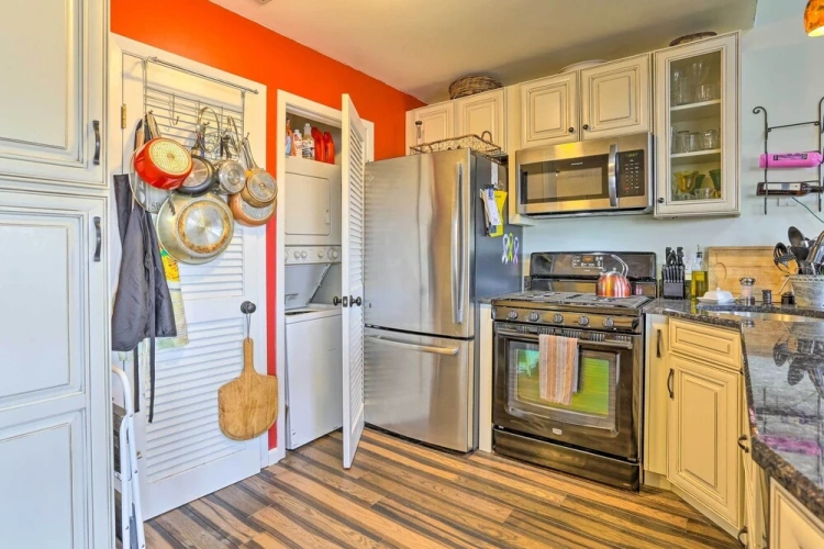 2 Bedrooms Apartment