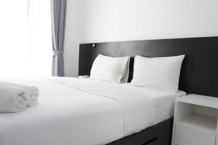 Monochrome Style Studio Room @Grand Asia Afrika Apartment - Bandung