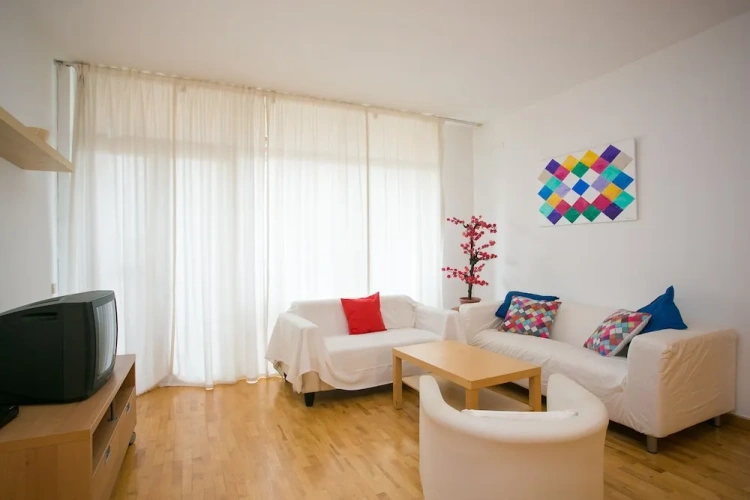 4 Bedrooms Apartment