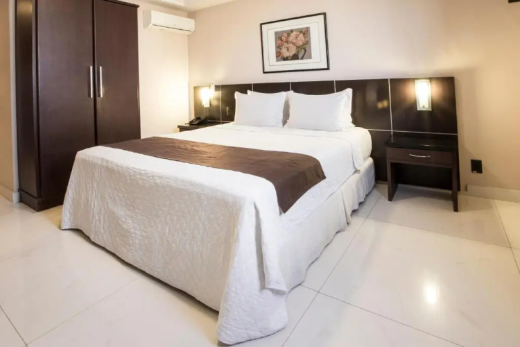 Crystal Plaza Hotel