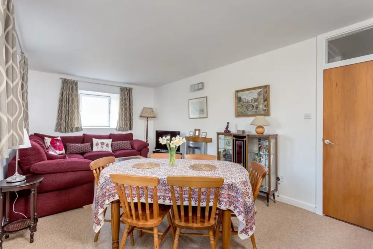400 Dean Village Apartment