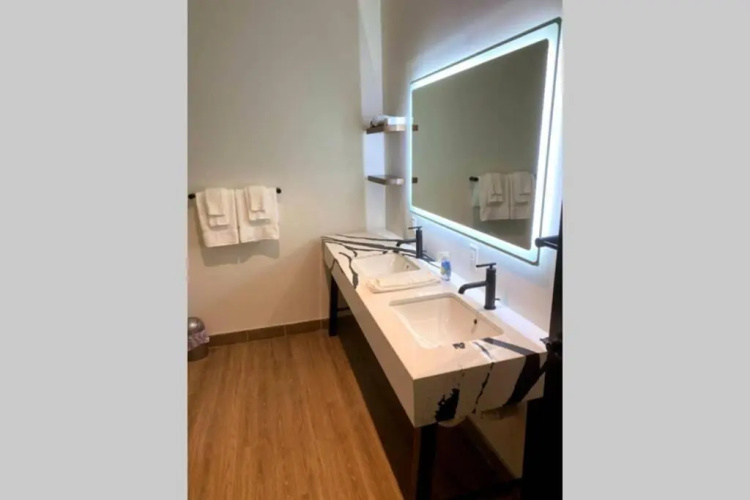 3E-*New* 5 min to UPMC Shadyside, sleeps 4