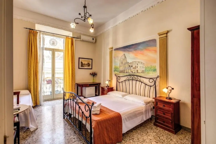 Standard Triple room