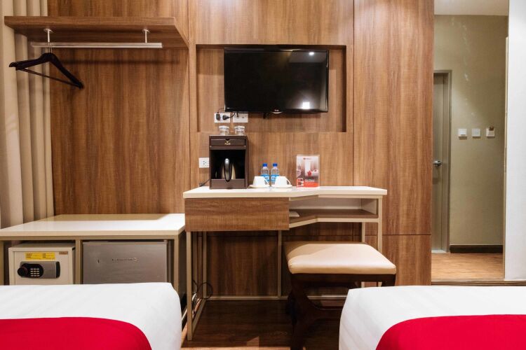 RedDoorz Premium @ South Triangle Quezon City Over view