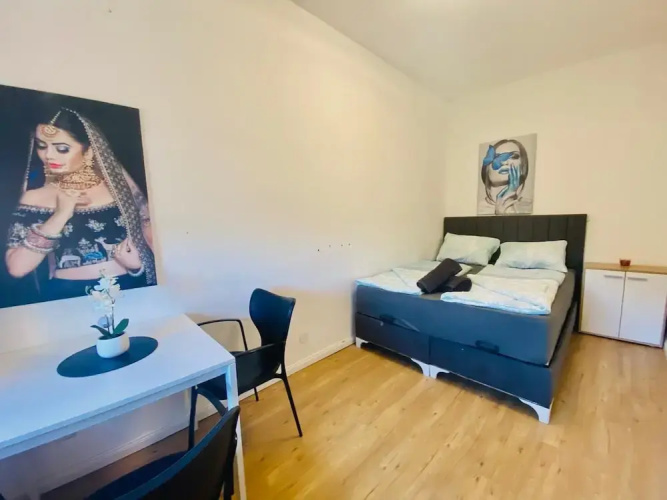 Spacious 4BR for 15 & 15 Min to Danube