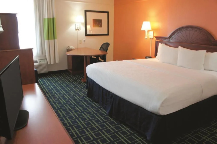 La Quinta Inn & Suites Tulsa Central