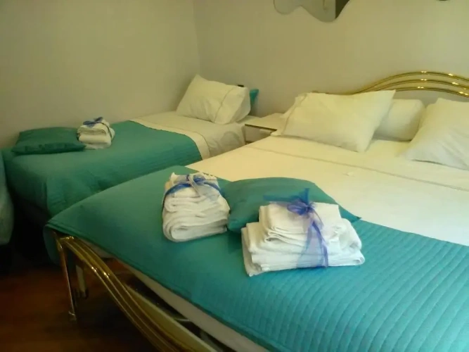 Deluxe Triple room with partial sea view