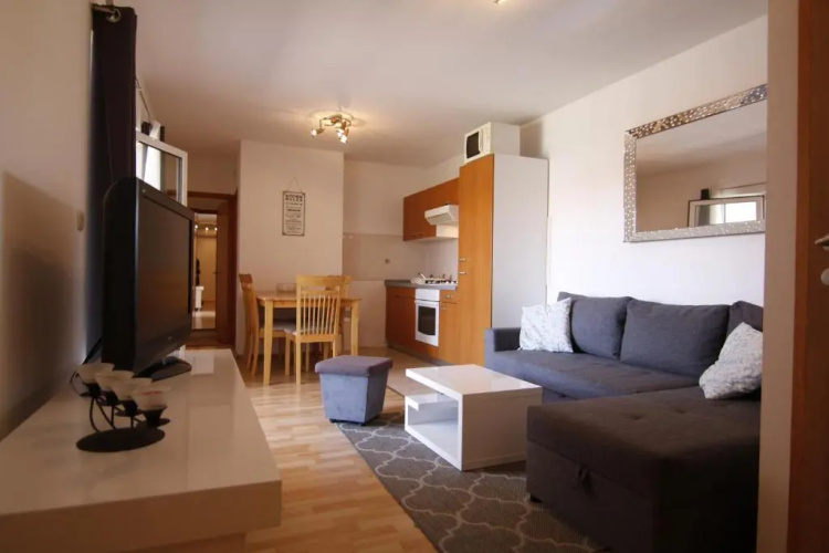 Apartment Ema