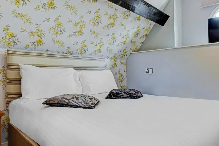 OYO Dovecote Hotel