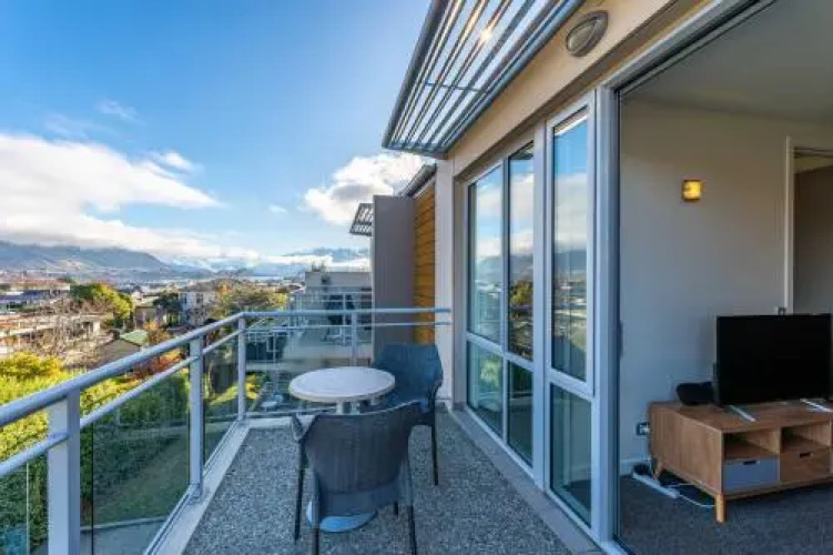 Central Luxury Apartment 205