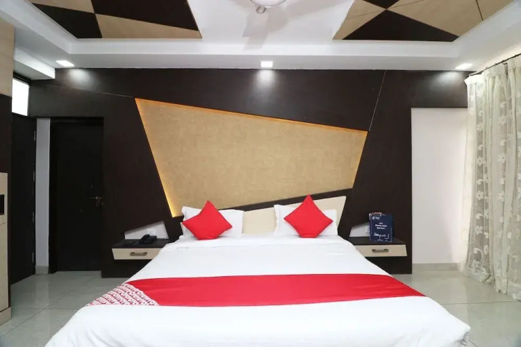 Mangalam Palace By OYO Rooms