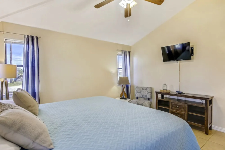 Beachfront Bliss 5 Br Home by RedAwning